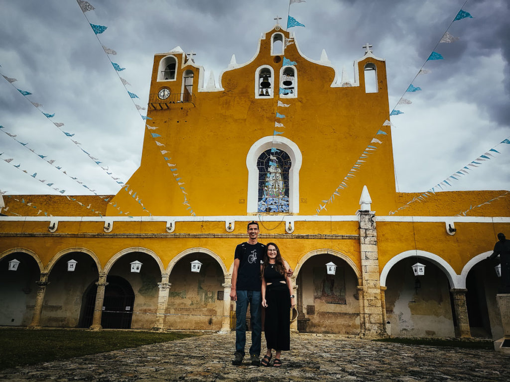 klasztor w żółtym mieście Izamal