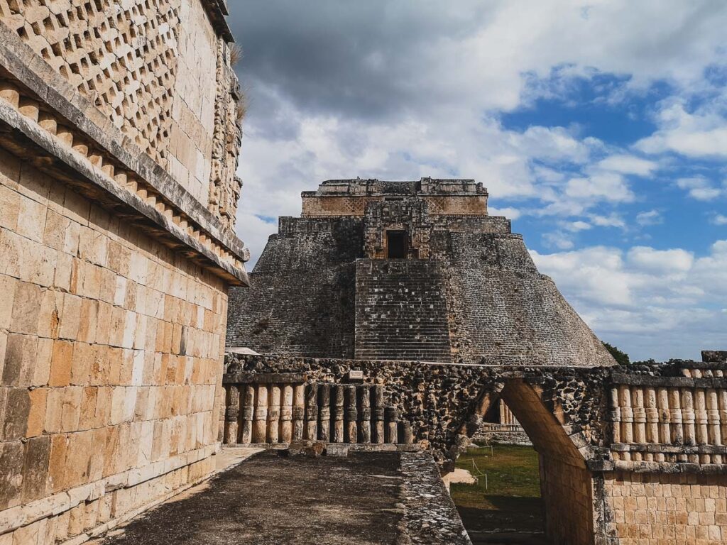 Uxmal, Piramida Wróża, Piramida Czarownika i Piramida Karła